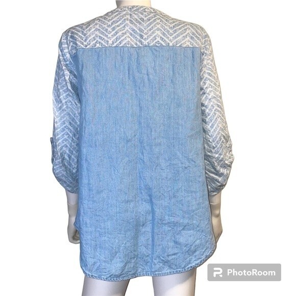 Chico's Blue White Chevron Mixed Chambray Popover Blouse Top Size 1 or M/8 - Picture 3 of 9